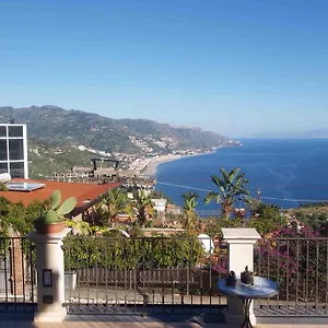 https://la-casetta-di-mary.taorminaitalyhotels.com